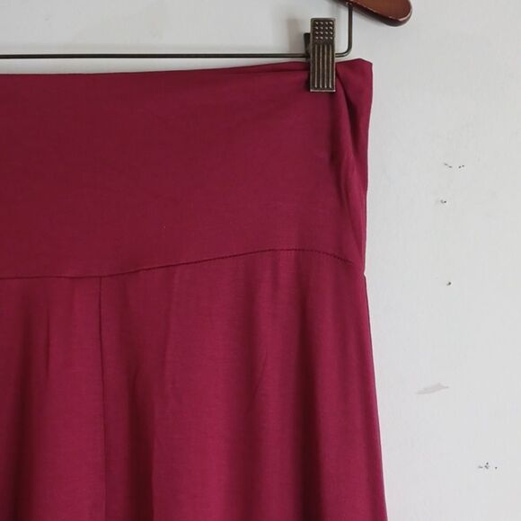 MARCELLE Elegant Red Maxi Skirt - Picture 4 of 10